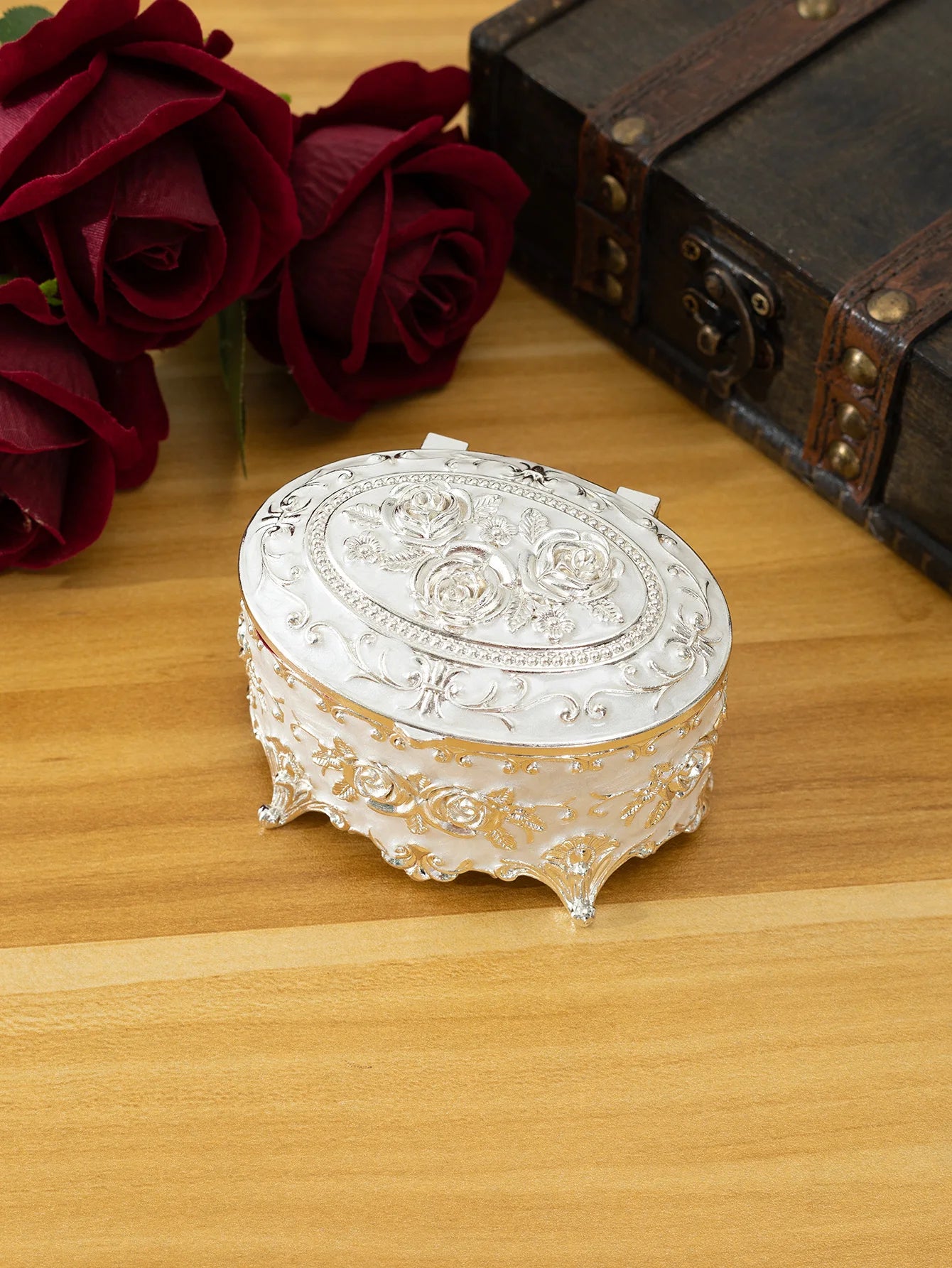European Vintage Jewelry Box Small Gold-plated Metal CreativeHand-painted High-end Rose Jewelry Storage Box Cotton Swab