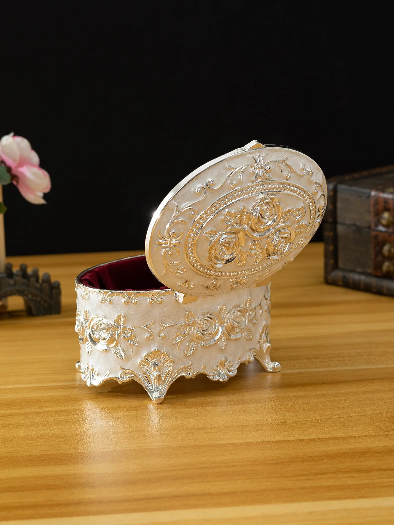 European Vintage Jewelry Box Small Gold-plated Metal CreativeHand-painted High-end Rose Jewelry Storage Box Cotton Swab