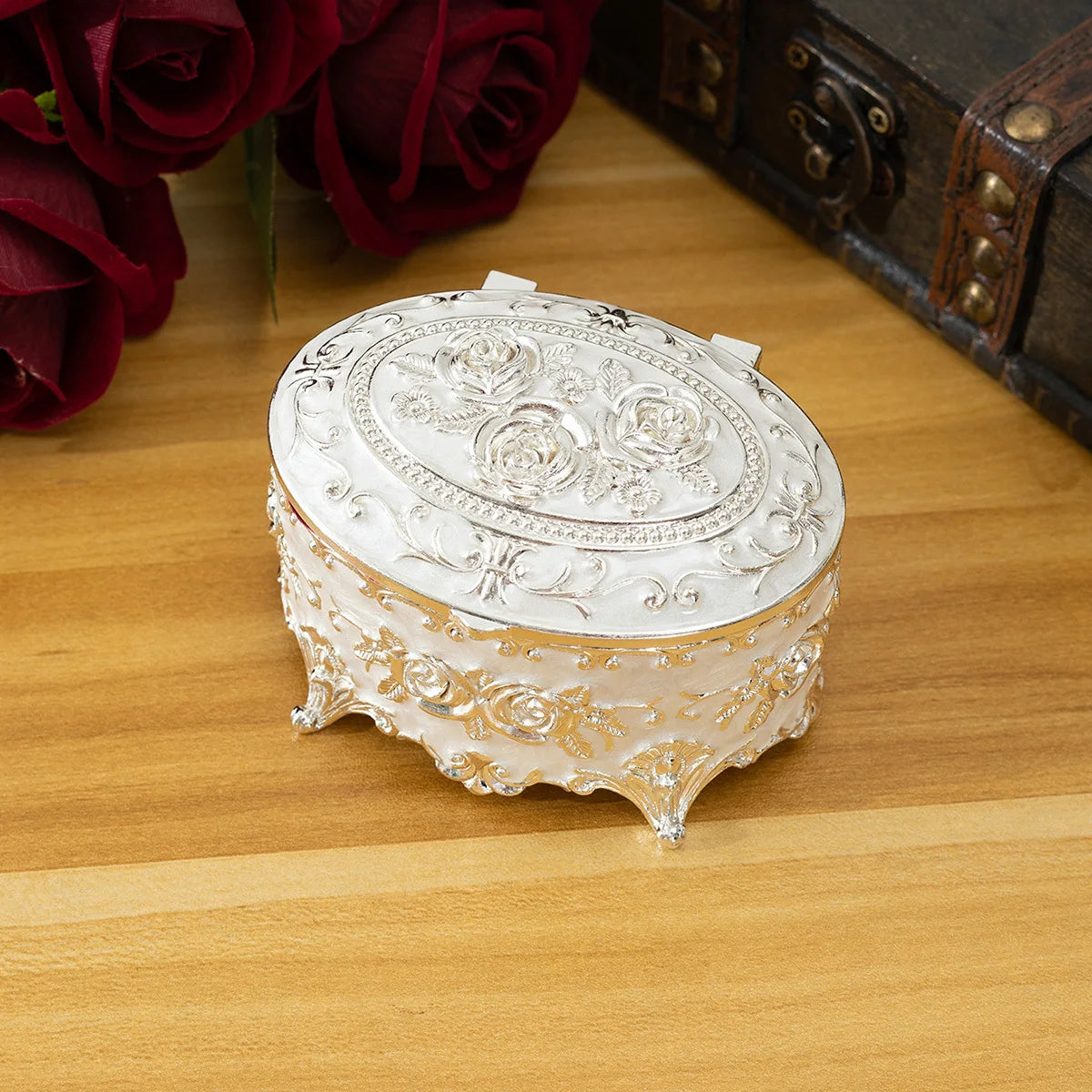 European Vintage Jewelry Box Small Gold-plated Metal CreativeHand-painted High-end Rose Jewelry Storage Box Cotton Swab